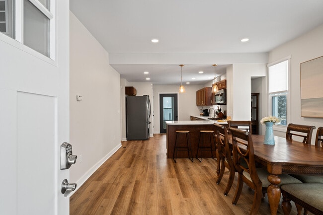 Photo - 80 W Geneva St