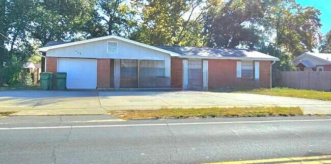 Photo - 750 Mayflower Ave House