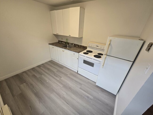 Building Photo - 1456 Logan Ave Unit 6