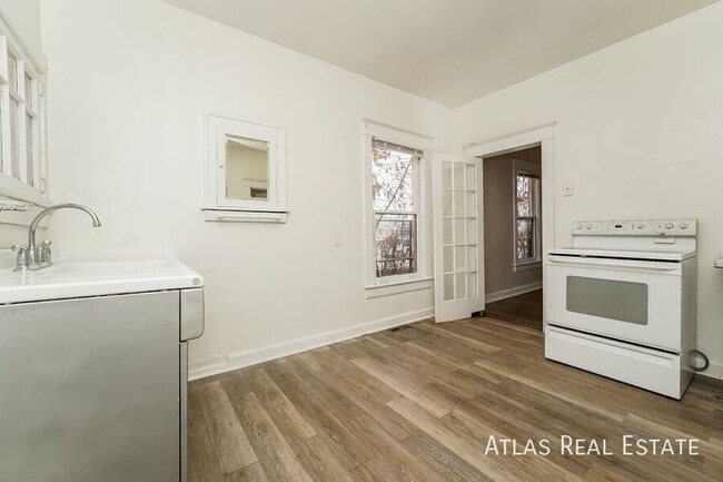 Photo - 1917 S Fox St