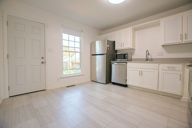 Photo - Pet Friendly Three Bedroom!