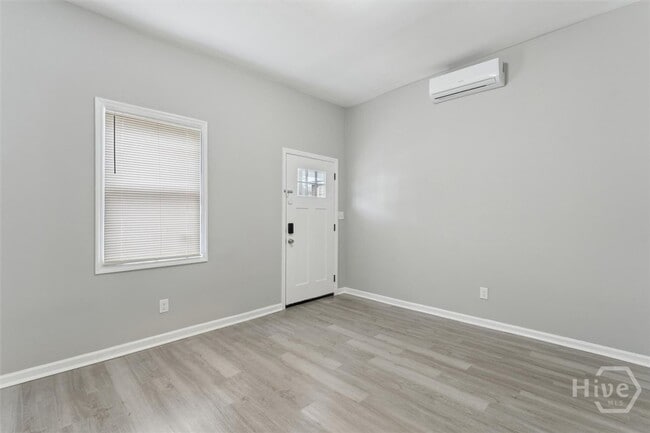 Photo - 810 W 38th St