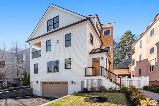 Building Photo - 71 Greenough St Unit 2 Rental