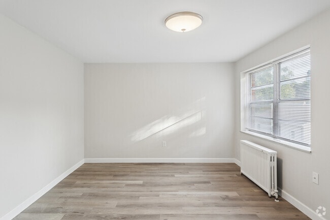 1BR, 1BA - 400SF - Living Room