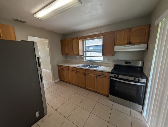 13911 19th St Unit 2