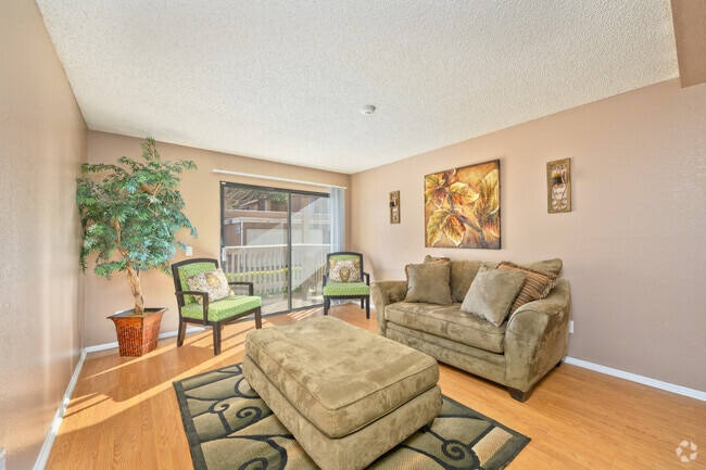 2BR, 2BA - 964SF - Living Room