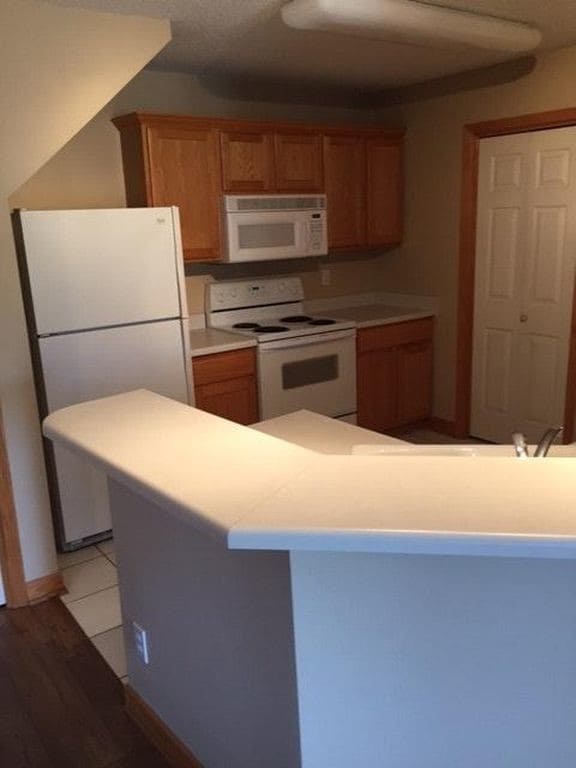 Photo - 811 Burr Oaks Dr