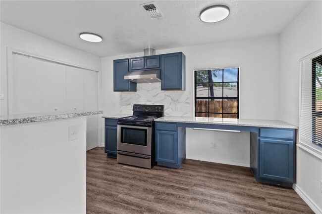 Photo - 805 28 1/2 St