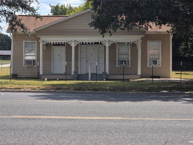 Building Photo - 601 W Washington Ave