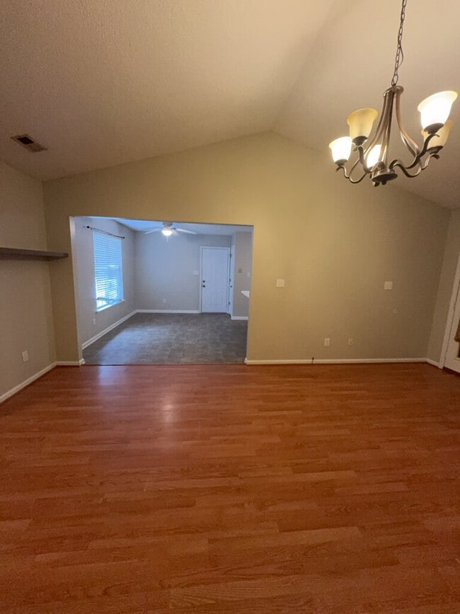 Photo - 121 Suffolk Cir