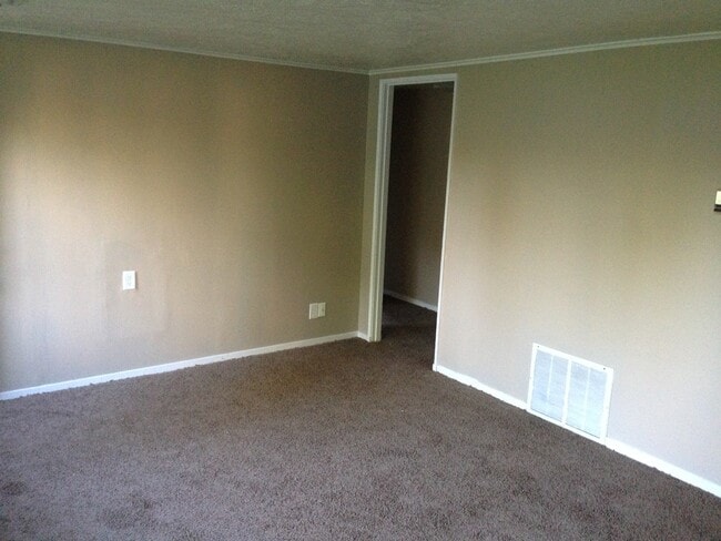 906 Eastwich Dr