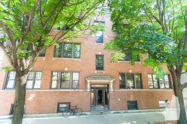Building Photo - 1949 W Cuyler Ave