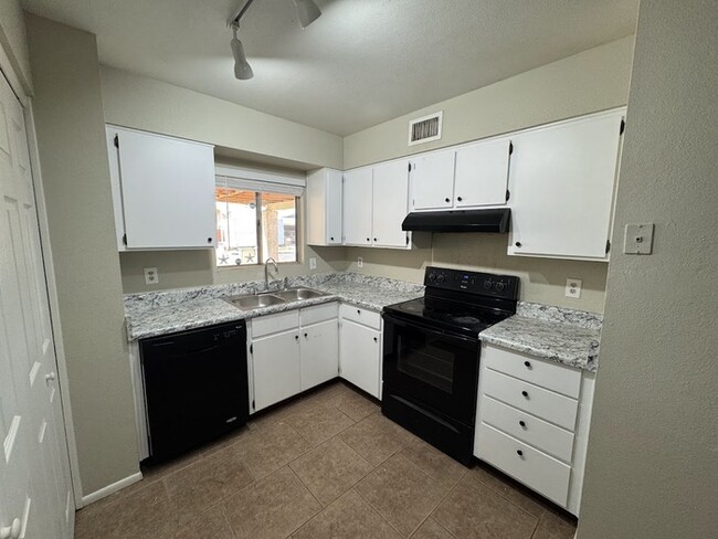 Photo - 5723 N 68th Dr