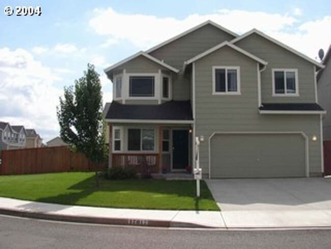 Building Photo - Great 3BD 2.5BA Fisher's Landing! Large Fe... Rental