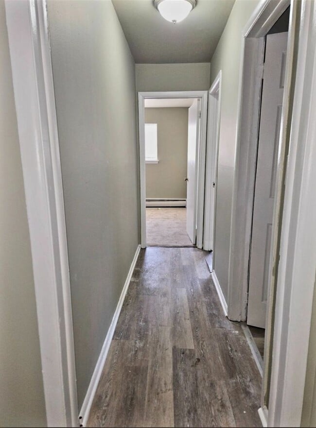 Photo - Large 2 bedrooms, 1 bathroom Unit 1055-B