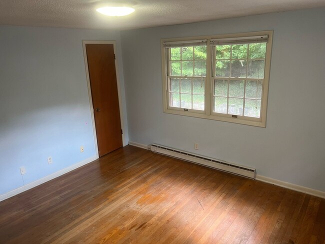 Spacious 2 Bedroom Minutes From UNC Campus - Spacious 2 Bedroom Minutes From UNC Campus House