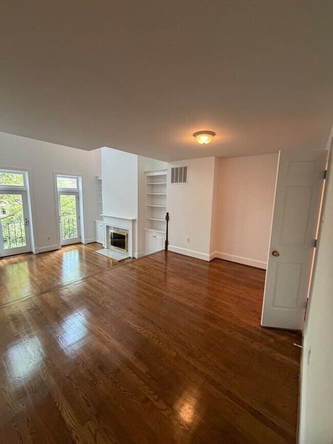 Photo - 3925 Georgetown Ct NW