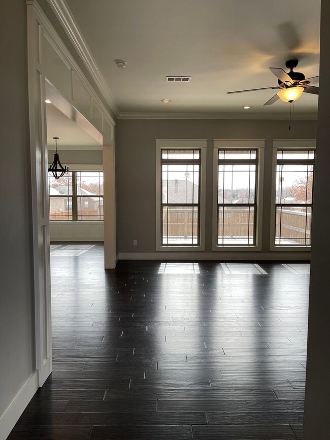 Photo - 202 Crestwood Ln