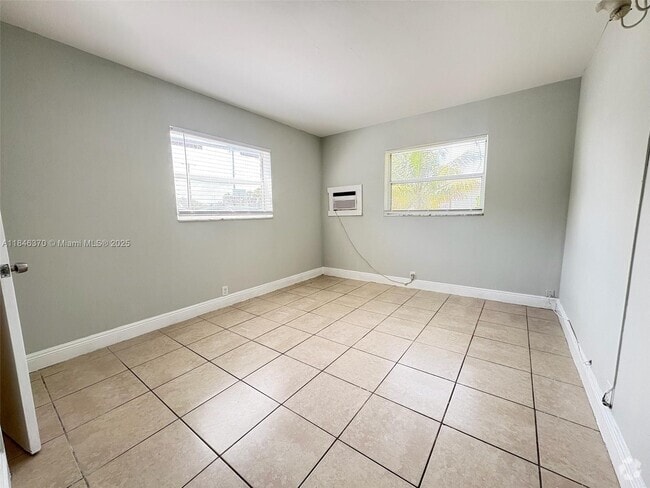 Building Photo - 4340 NW 21st Ave Unit 1 Rental