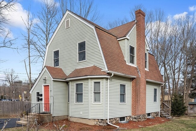 Photo - 20 Holt Rd Unit 2