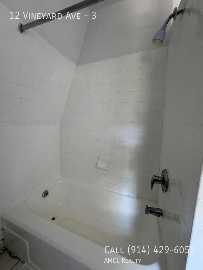 Photo - 12 Vineyard Ave Unit 3