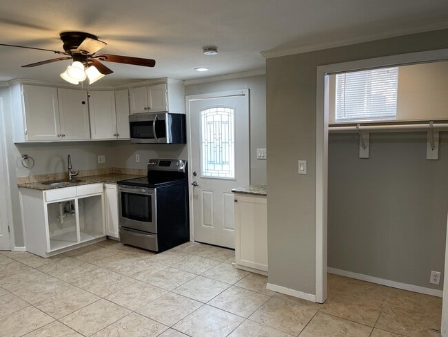 Photo - 2203 Mercedes Rd