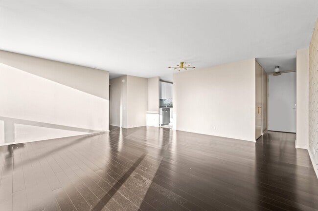 Photo - 4343 N Clarendon Ave Unit 717