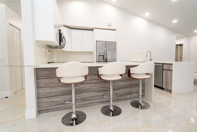 Photo - 1328 Plumosa Way