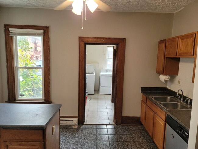 Building Photo - 319 E 18th Ave Rental