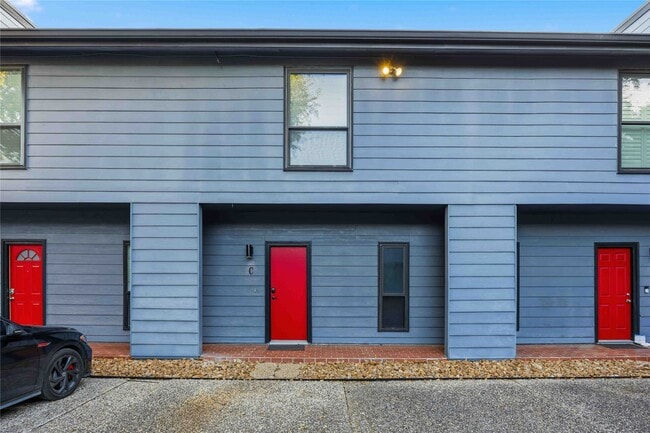 Building Photo - 2100 Commonwealth St Unit C