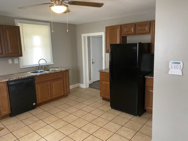 Building Photo - 7004-06 Minnesota Ave. Unit 7006