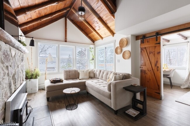 Photo - 377 Lakeside Rd