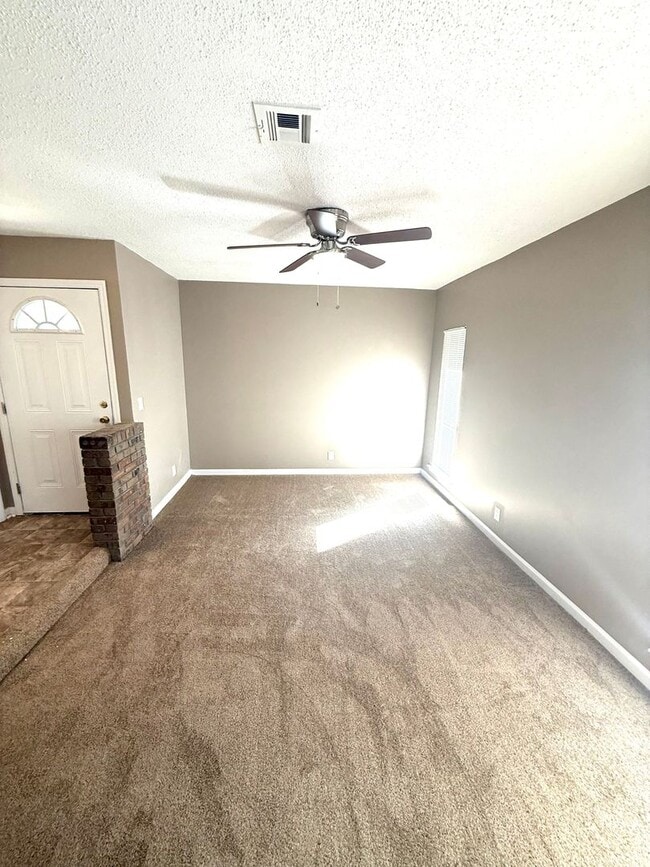 Photo - ** 3 Bed 2 Bath located off Wares Ferry ro...