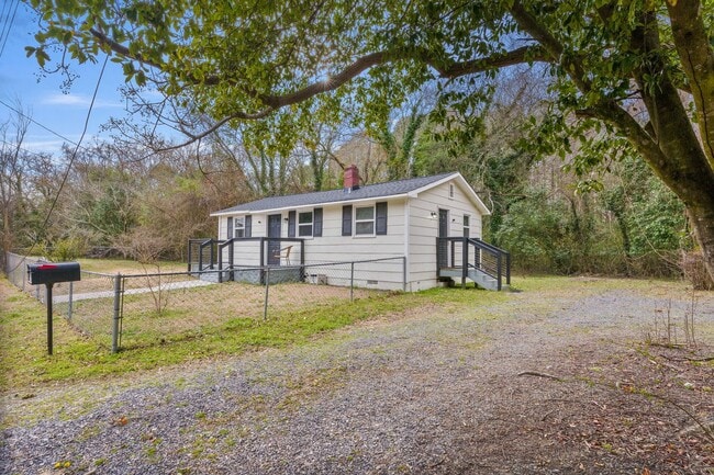 Photo - Adorable 3 bedroom 1 bathroom home!