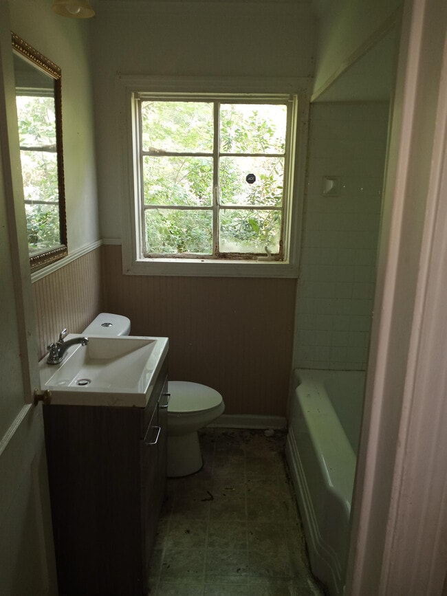 Photo - 304 Lawrence Rd