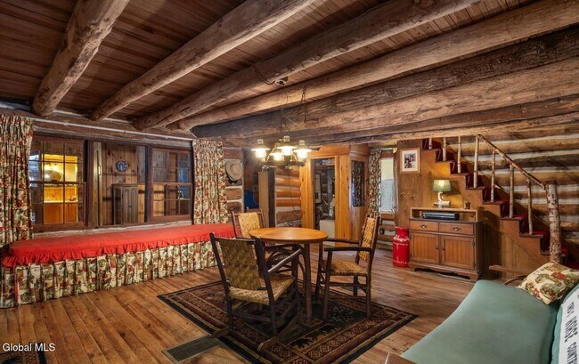 33 Chuckwagon Trail