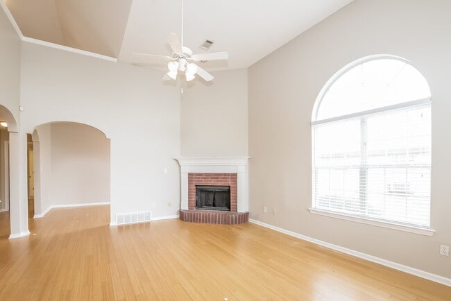 Photo - 4663 Shadow Field Ln