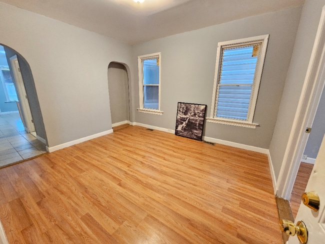 Building Photo - 100 N 4th St Rental