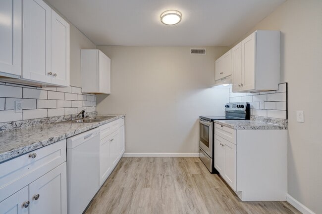 Photo - Garden Square Apartments