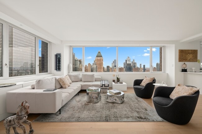Photo - 322 W 57th St