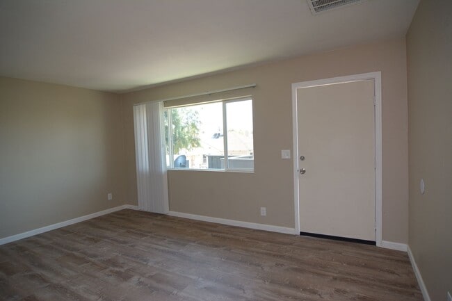 933 N 7th Ave