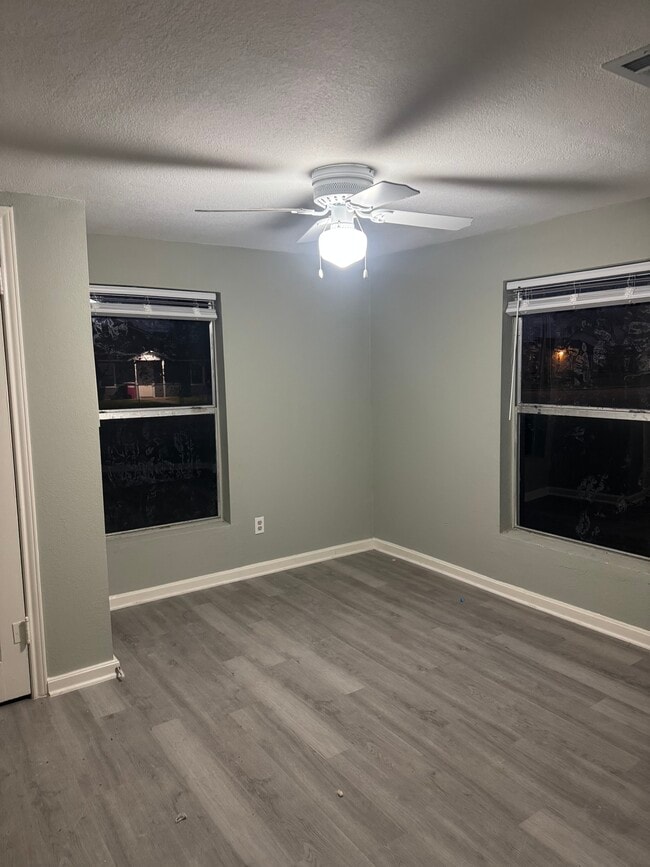 Photo - 105 N Avenue D