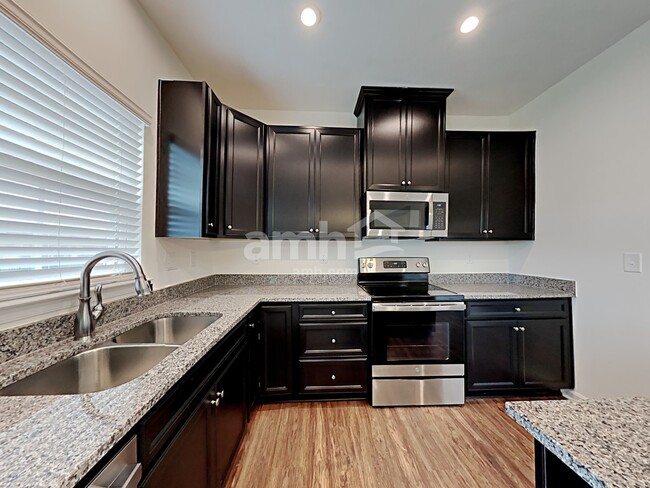 Photo - 5049 Twin River Dr
