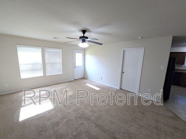 Photo - 810 Lightningbug Ln