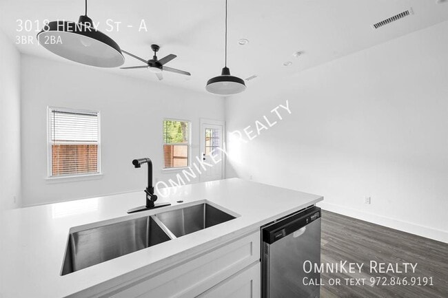Photo - 3018 Henry St Unit A