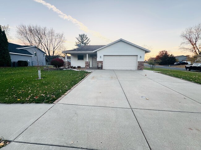 Photo - 13500 Lynn Ave