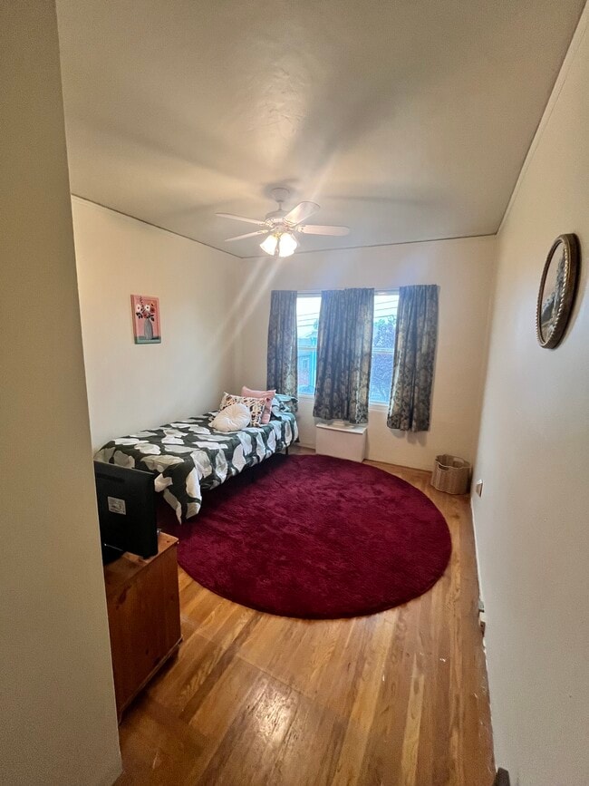 Bedroom 1 - 3000 Morcom Ave