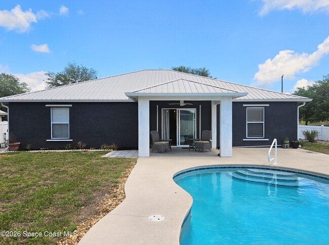 Building Photo - 4855 Balfern St