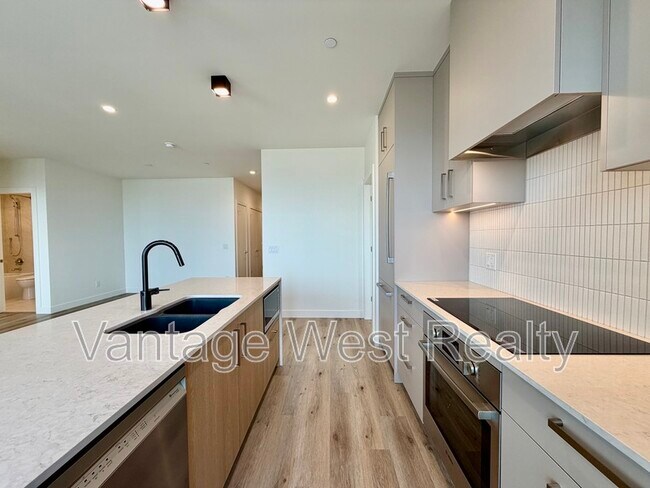 3300-3300 Lakeshore Rd