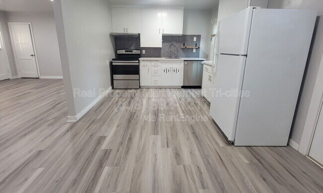 Photo - 400/402 Barth Ave Unit 402a